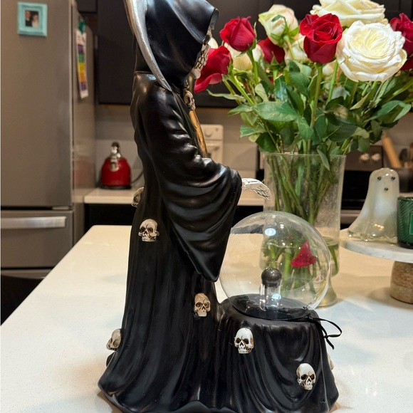 Grim Reaper Halloween Decor with Crystal Plasma Tesla BALL - Picture 6 of 15
